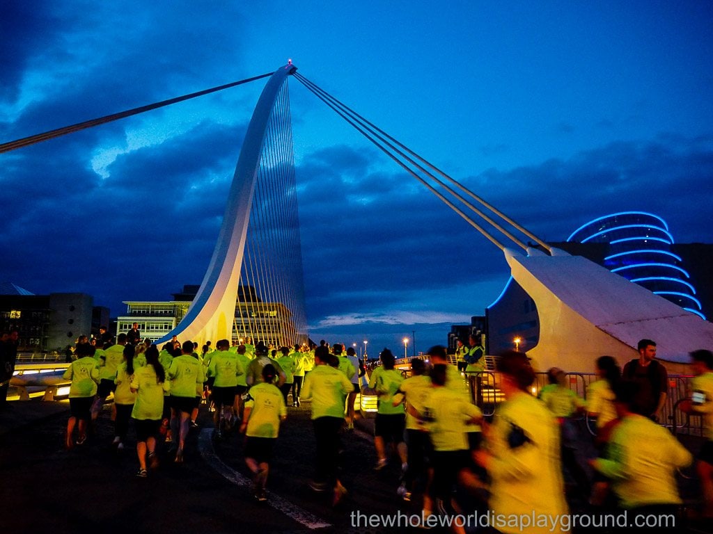 Samsung Night Run ©thewholeworldisaplayground Samsung Night Run ©thewholeworldisaplayground