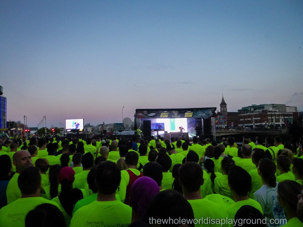 Samsung Night Run ©thewholeworldisaplayground Samsung Night Run ©thewholeworldisaplayground
