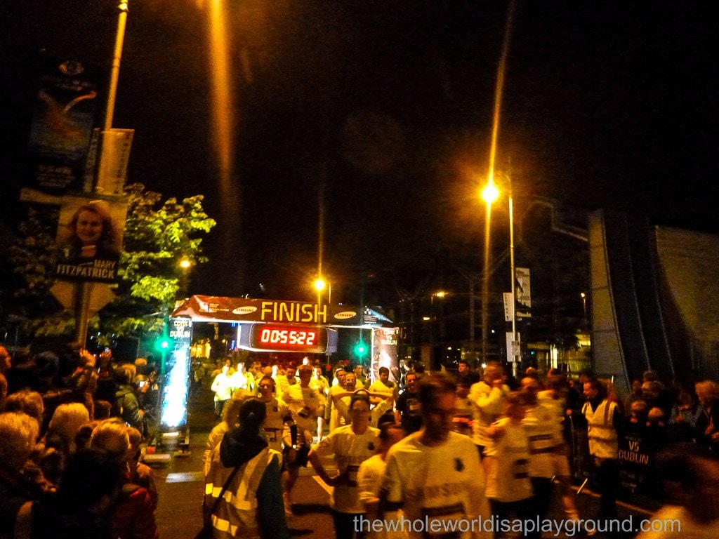 Samsung Night Run ©thewholeworldisaplayground Samsung Night Run ©thewholeworldisaplayground