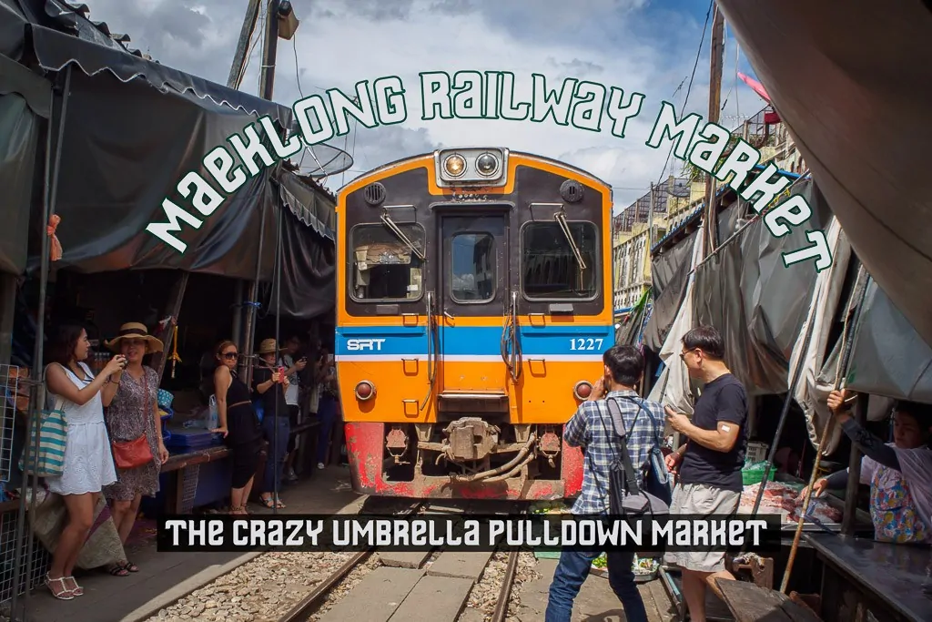 Maeklong Railway Market ©thewholeworldisaplayground