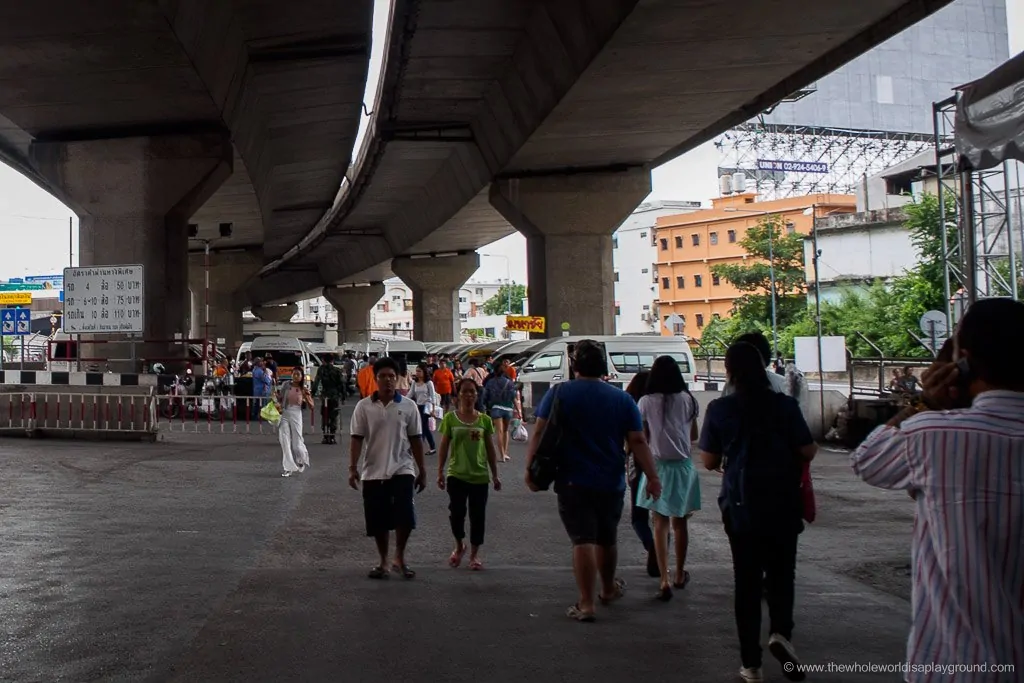 How to get to Ayutthaya Bangkok minivan ©thehwholeworldisaplayground