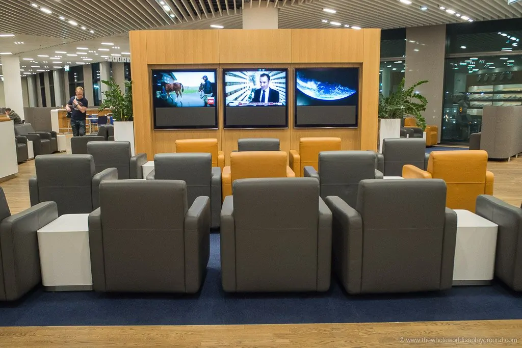Lufthansa Senator and Business Lounge Frankfurt ©thewholeworldisaplayground