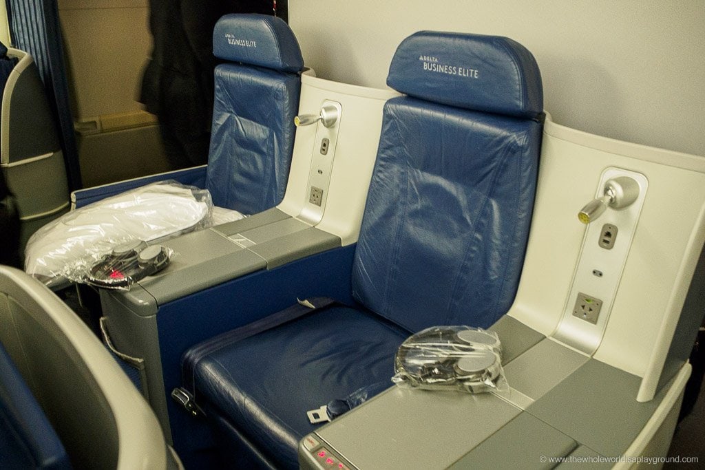 Delta business class review ©thewholeworldisaplayground