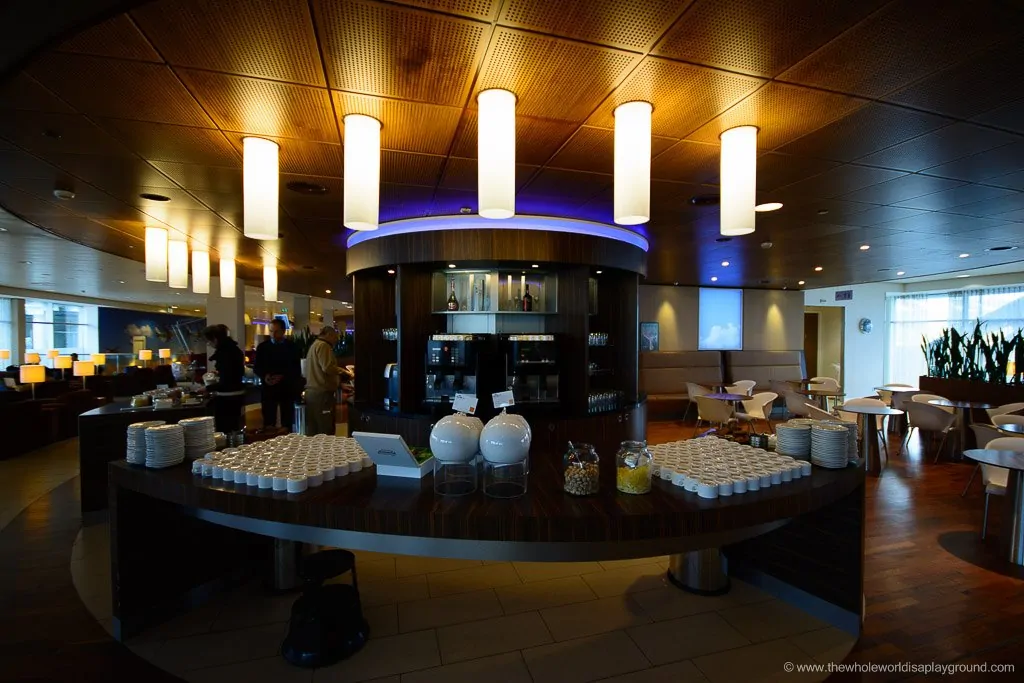 KLM Amsterdam Lounge Review 10