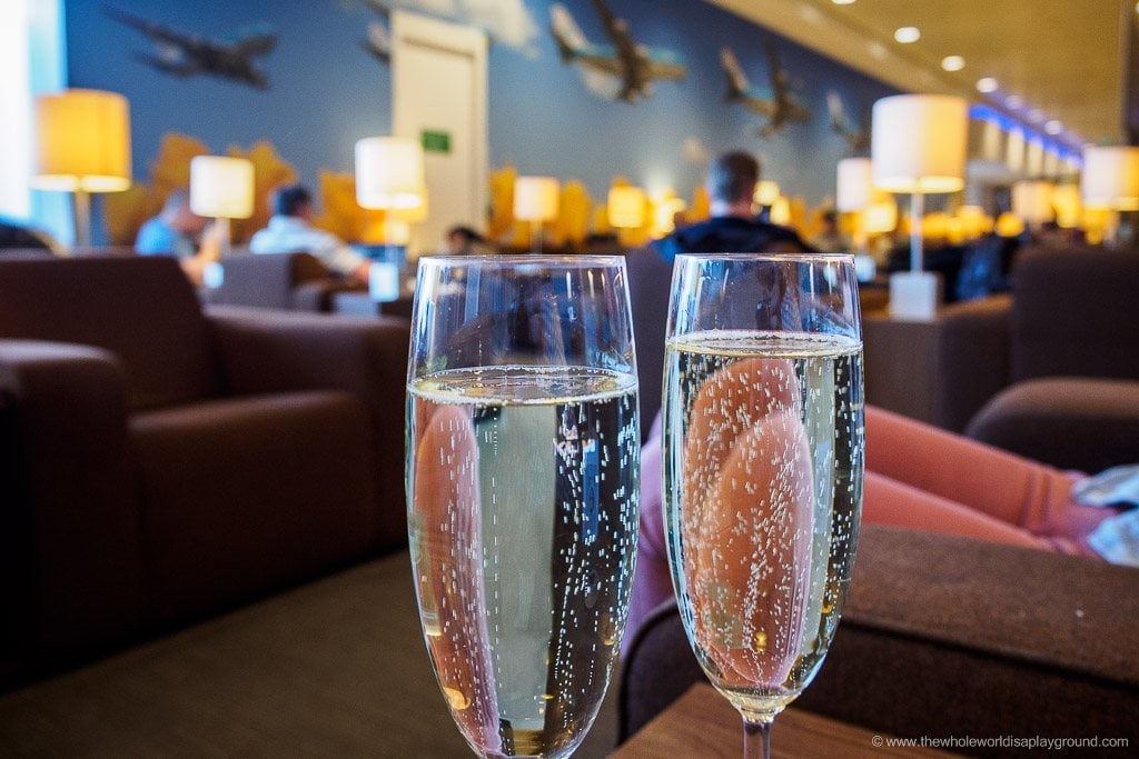 KLM Business Class Crown Lounge Review Amsterdam Schiphol ©thewholeworldisaplayground