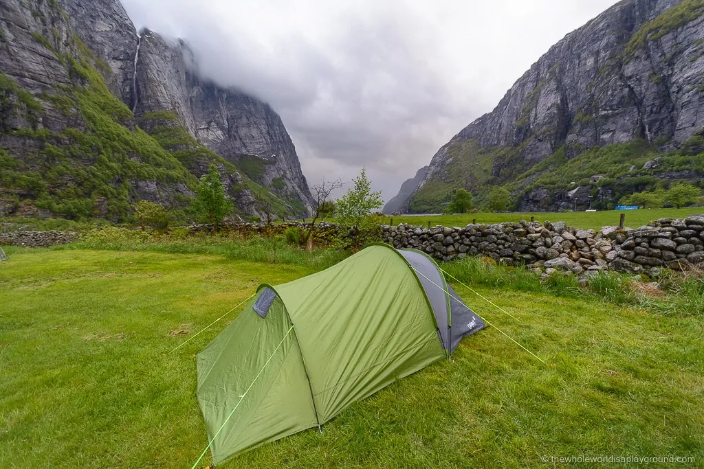 How to Hike Preikestolen, guide to hiking pulpit rock ©thewholeworldisaplayground