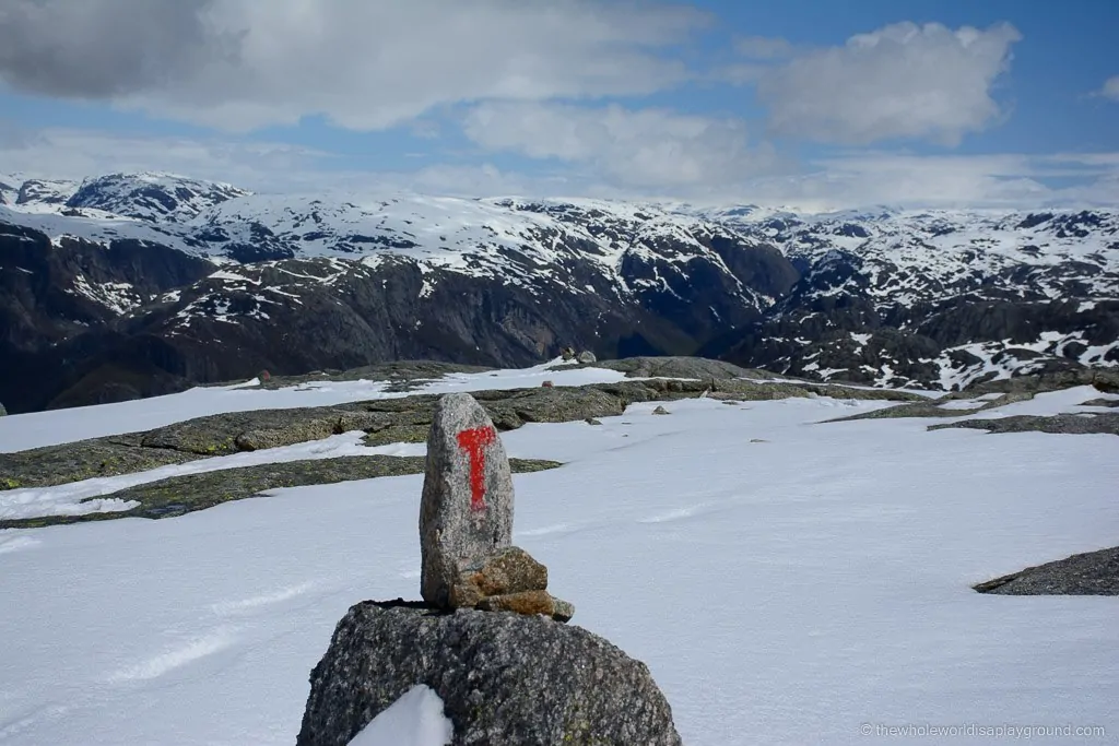 How to hike kjerag! What you need for Kjeragbolten! ©thewholeworldisaplayground