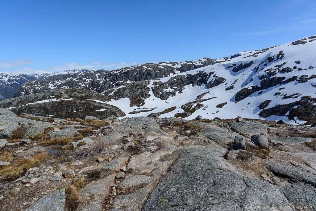 How to hike kjerag! What you need for Kjeragbolten! ©thewholeworldisaplayground