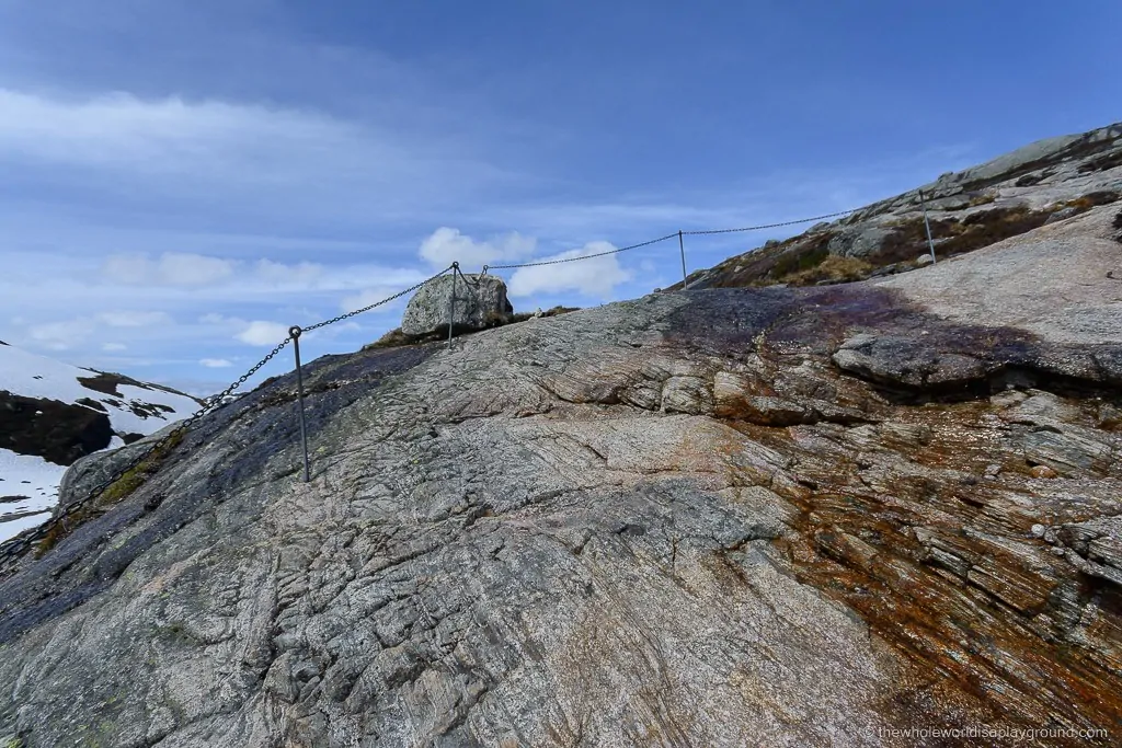 How to hike kjerag! What you need for Kjeragbolten! ©thewholeworldisaplayground