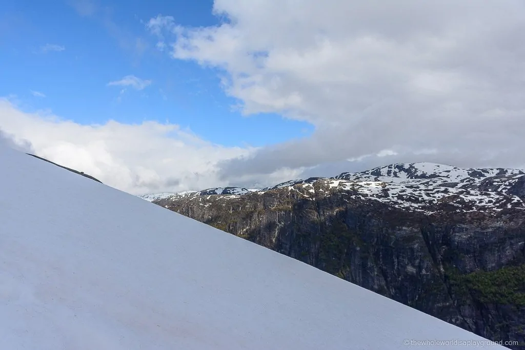 How to hike kjerag! What you need for Kjeragbolten! ©thewholeworldisaplayground