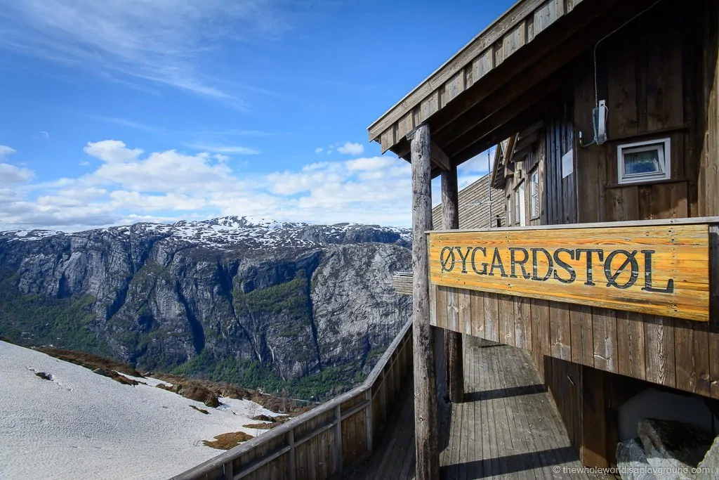 How to hike kjerag! What you need for Kjeragbolten! ©thewholeworldisaplayground