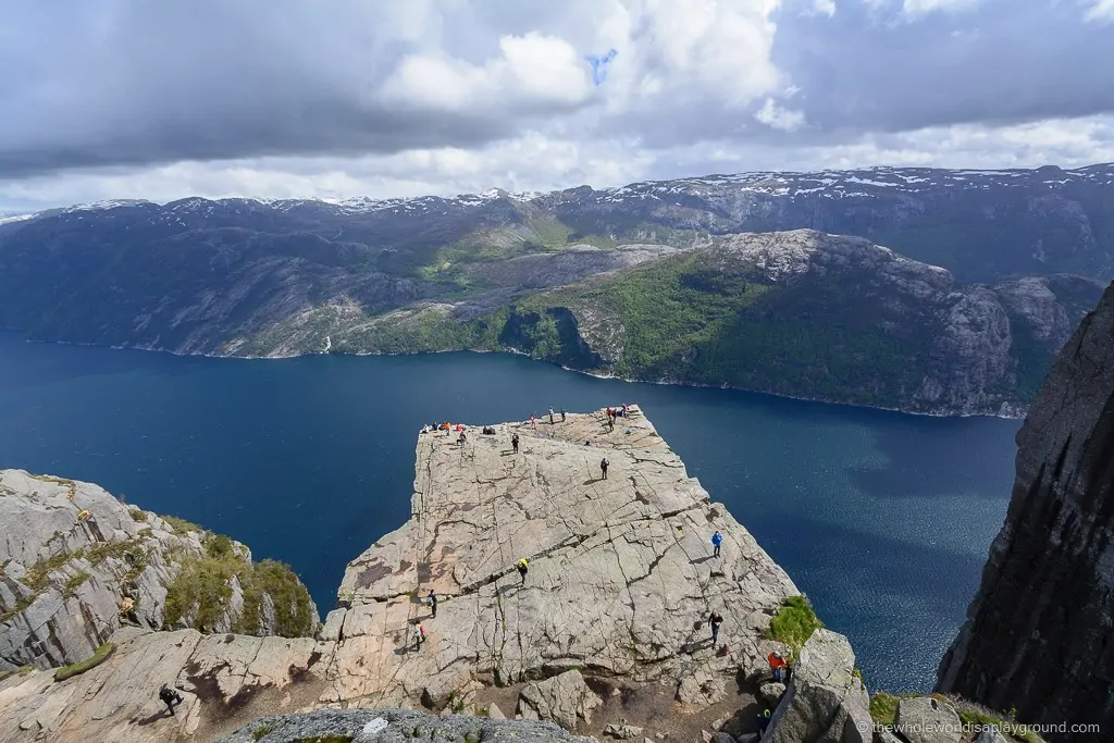 How to hike kjerag! What you need for Kjeragbolten! ©thewholeworldisaplayground