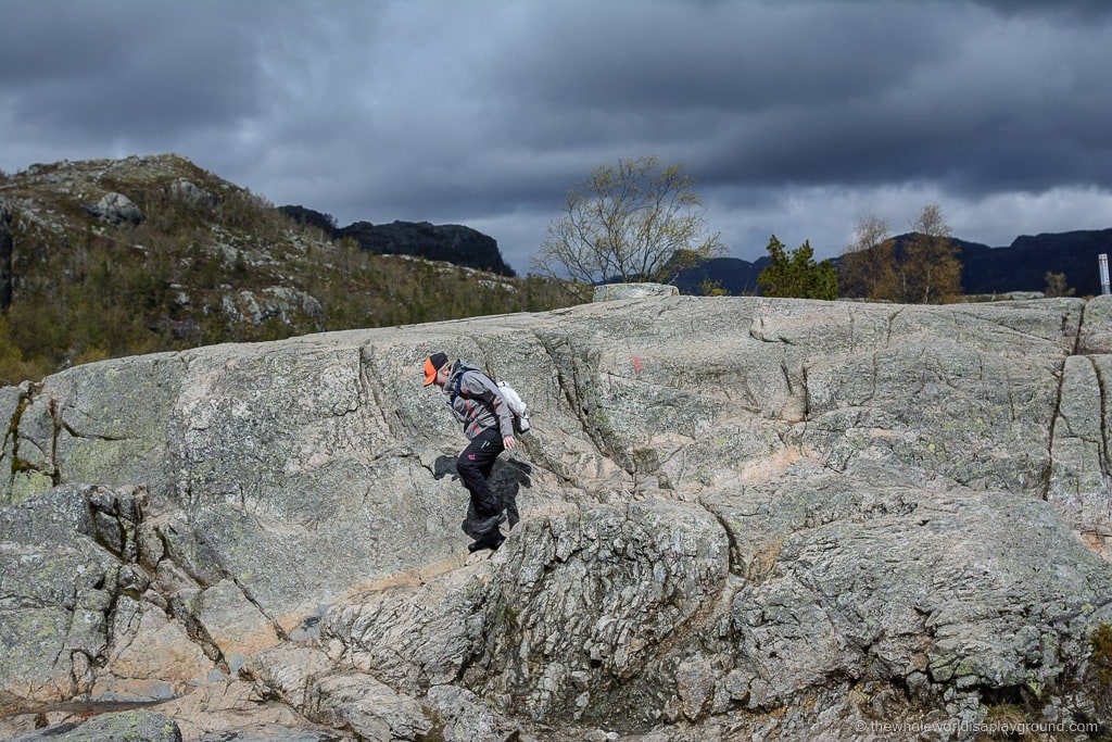 Hiking Preikestolen Norway hike Pulpit Rock ©thewholeworldisaplayground