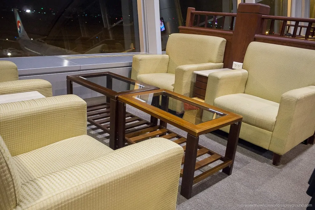 Emirates Business Class Lounge Ho Chi Minh ©thewholeworldisaplayground