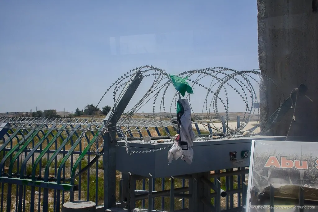 Jordan visa Israel Crossing King Hussein Bridge Allenby ©thewholeworldisaplayground