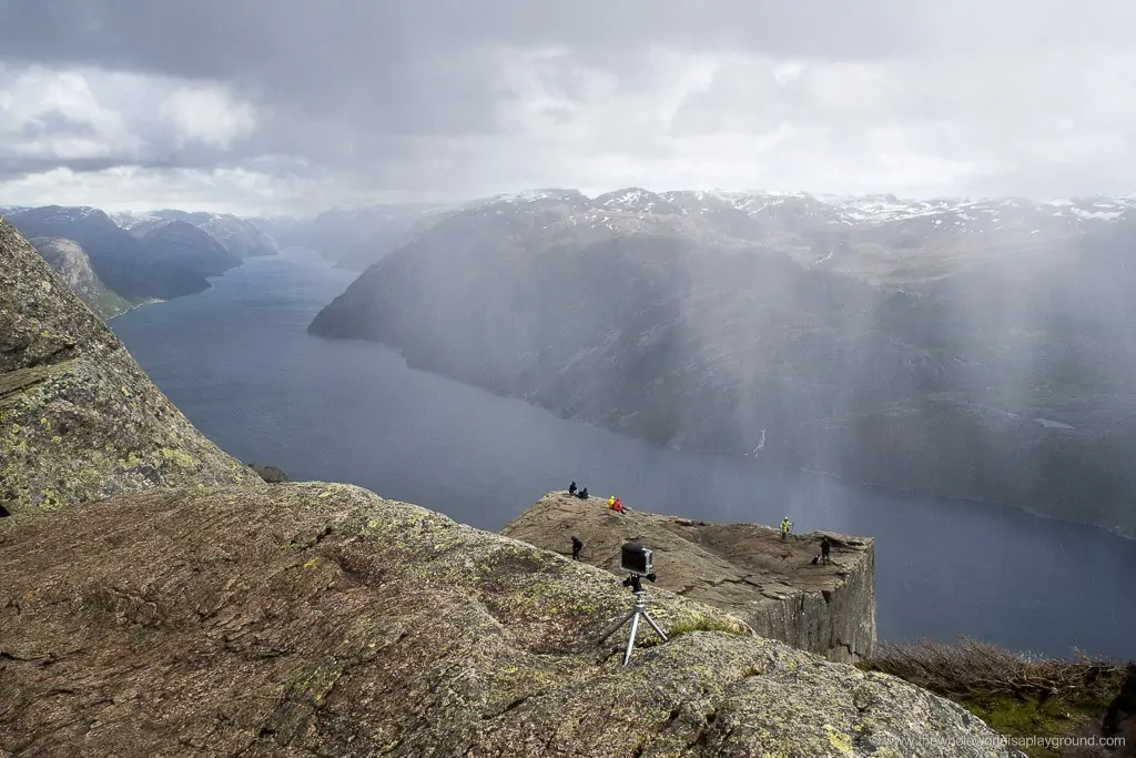 How to Hike Preikestolen, guide to hiking pulpit rock ©thewholeworldisaplayground