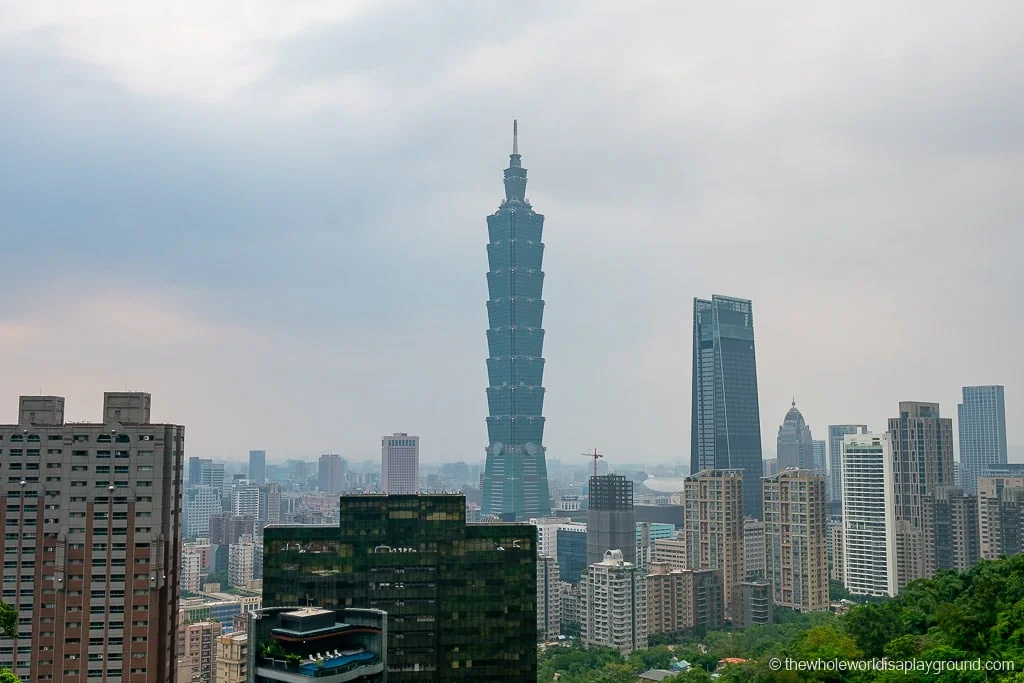 taiwan female tour guide