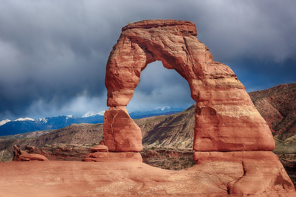 Delicate Arch Hike, Arches National Park | The Whole World Is A Playground