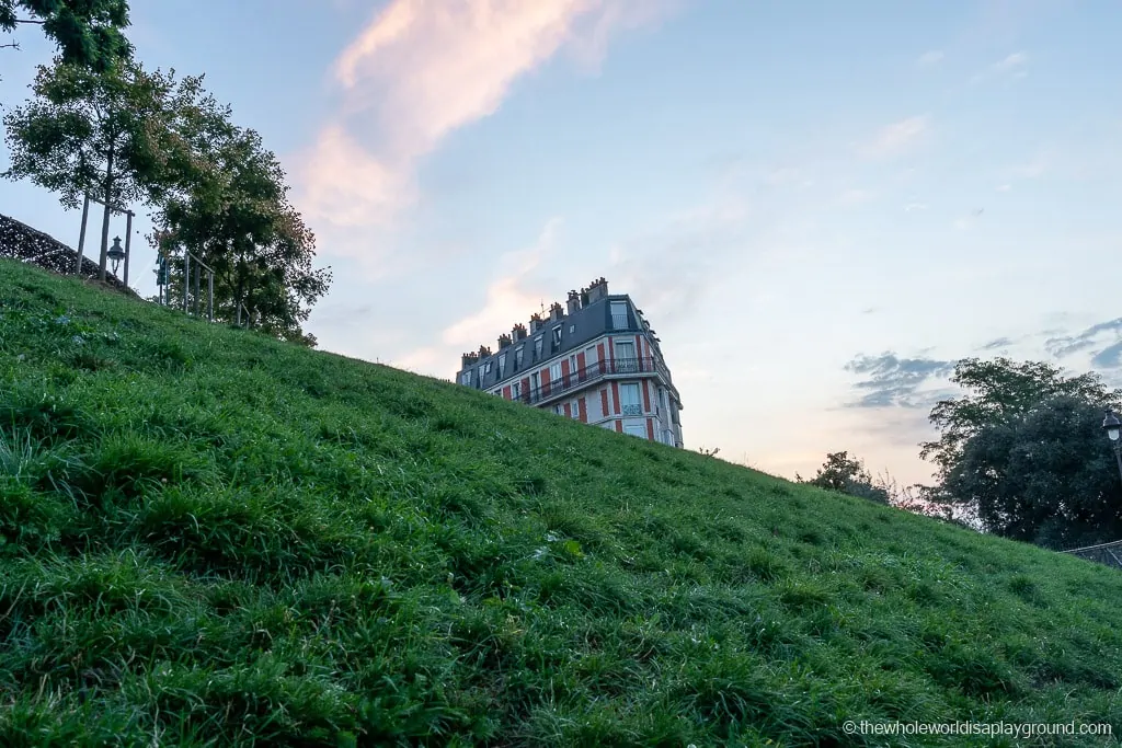 Sinking House in Paris Montmartre