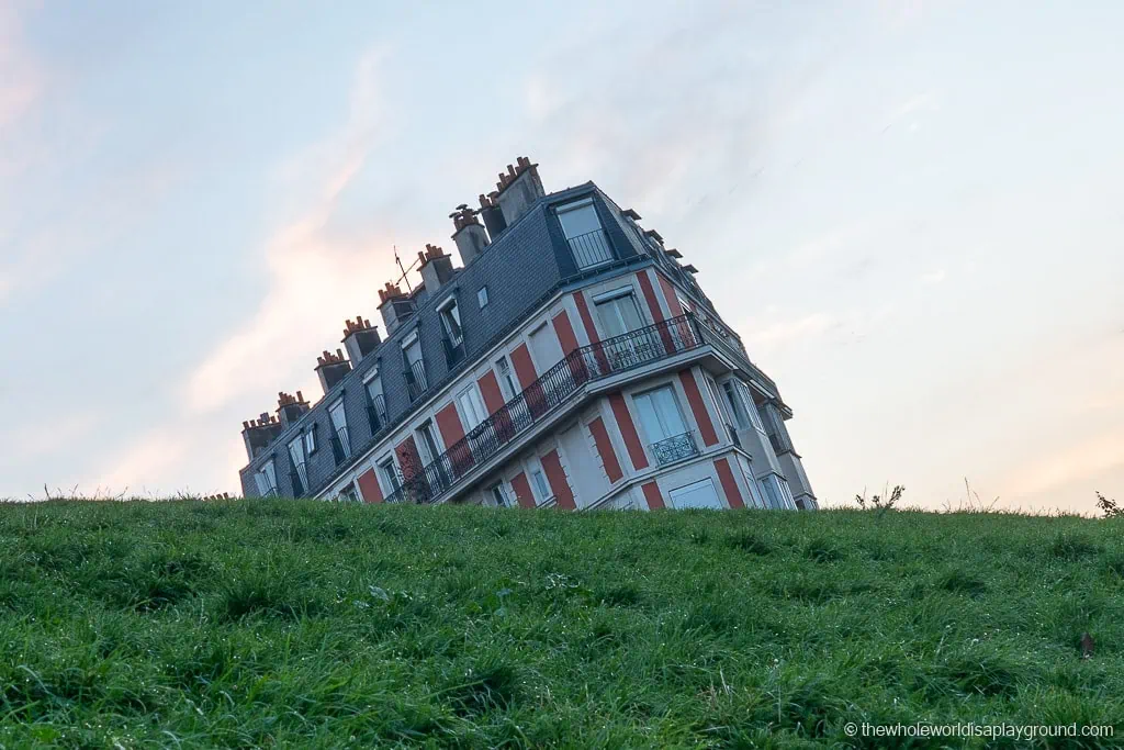 Sinking House in Paris Montmartre