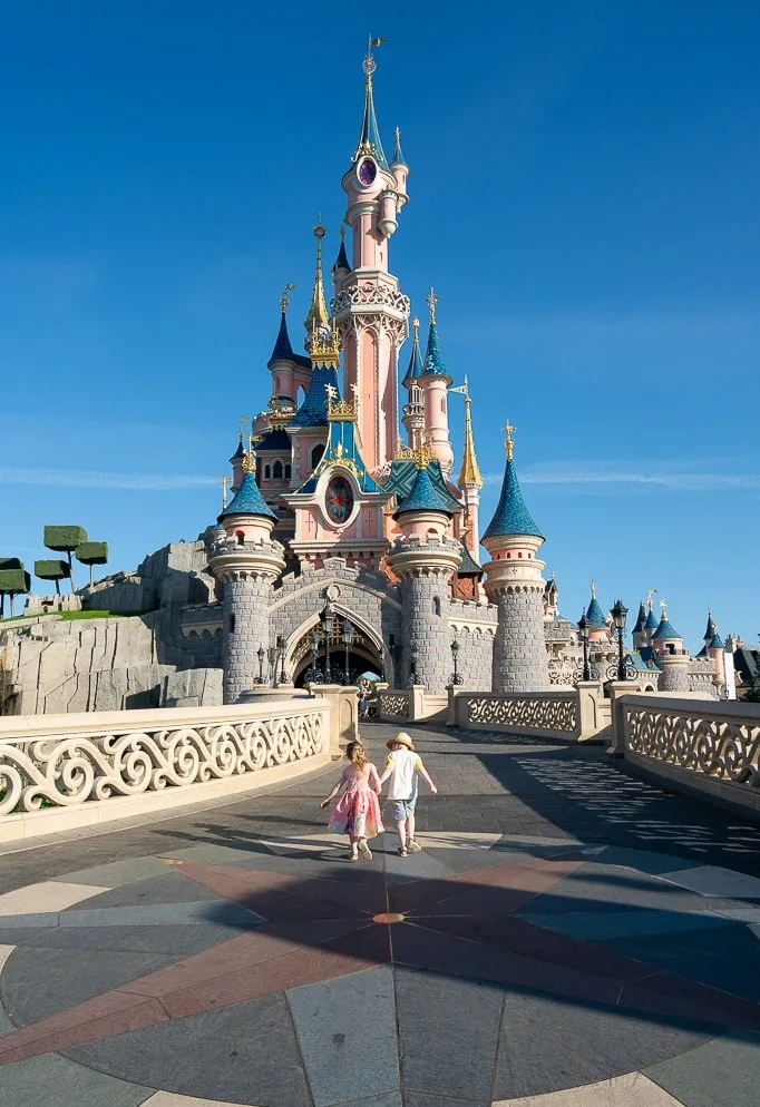 best month to visit disneyland paris