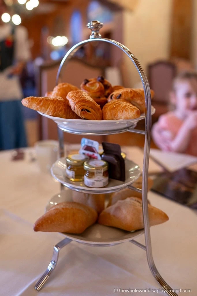 Character Dining at Disneyland Paris
