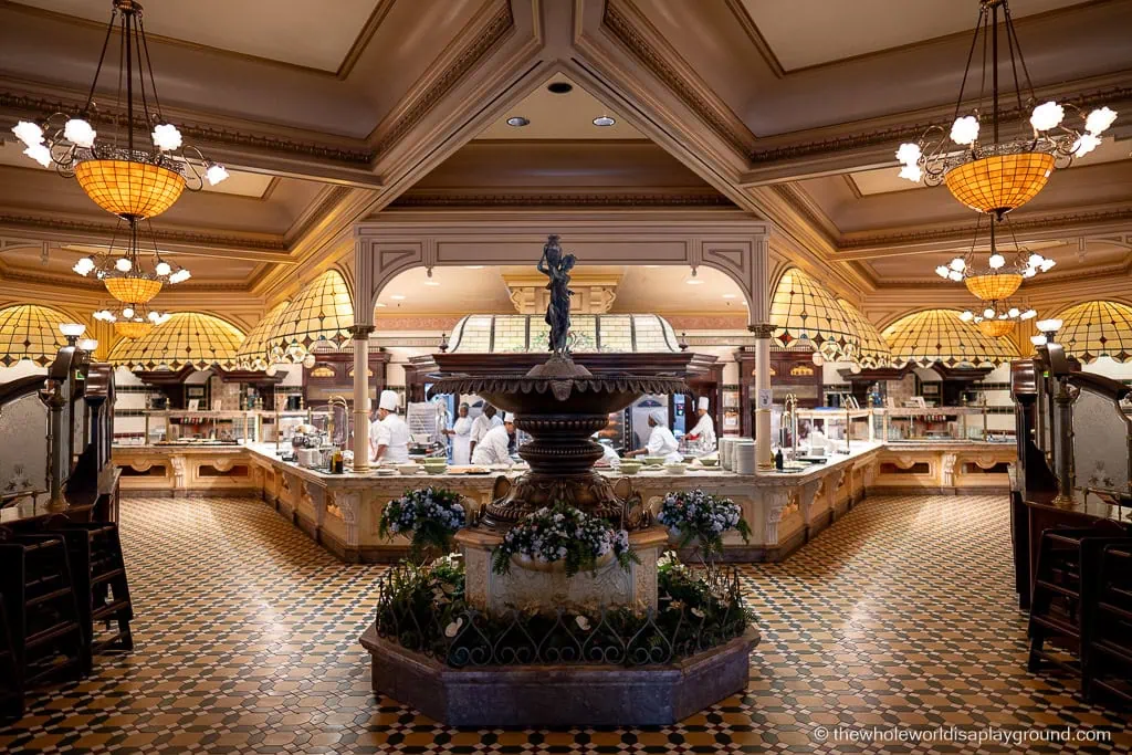 Character Dining at Disneyland Paris