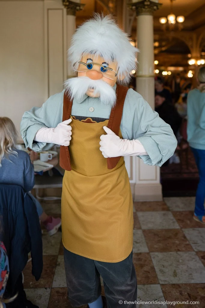 Character Dining at Disneyland Paris