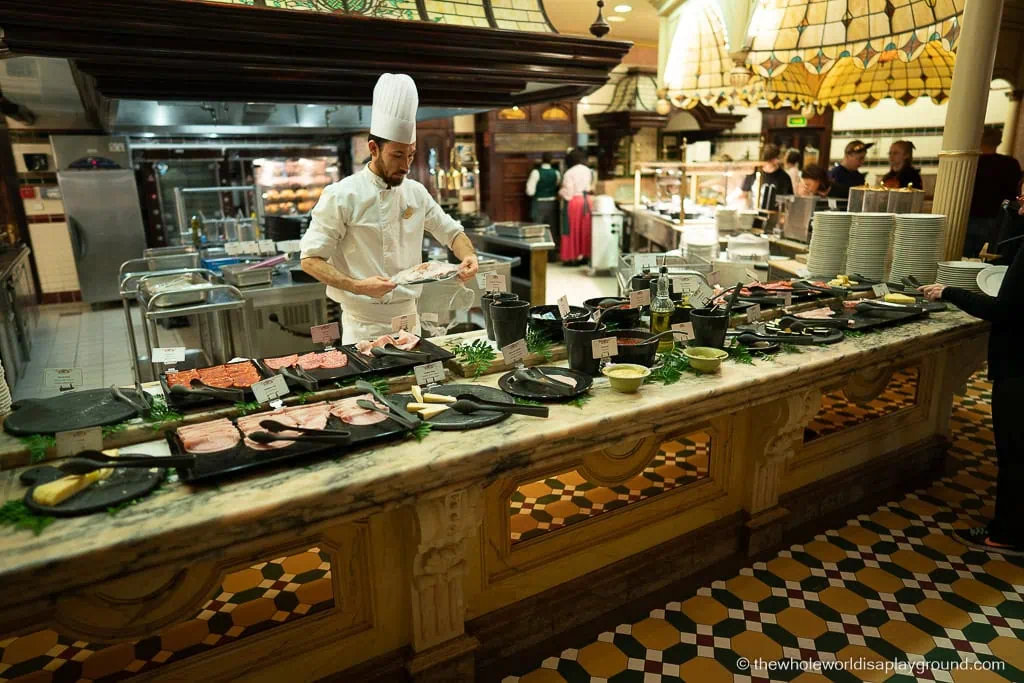 Character Dining at Disneyland Paris