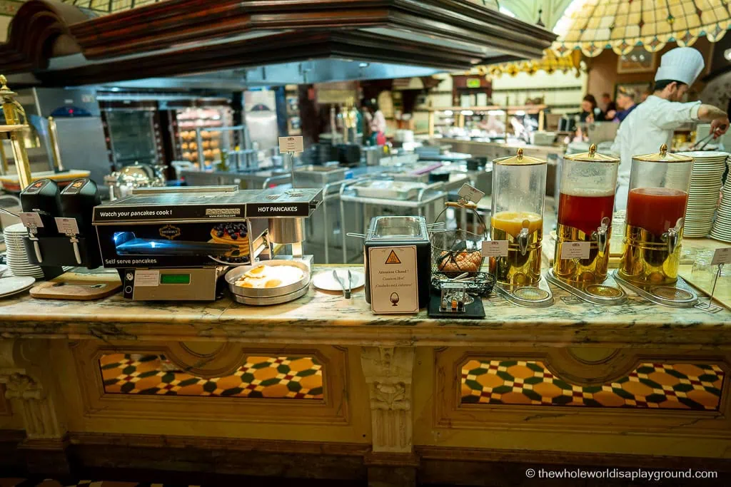 Character Dining at Disneyland Paris